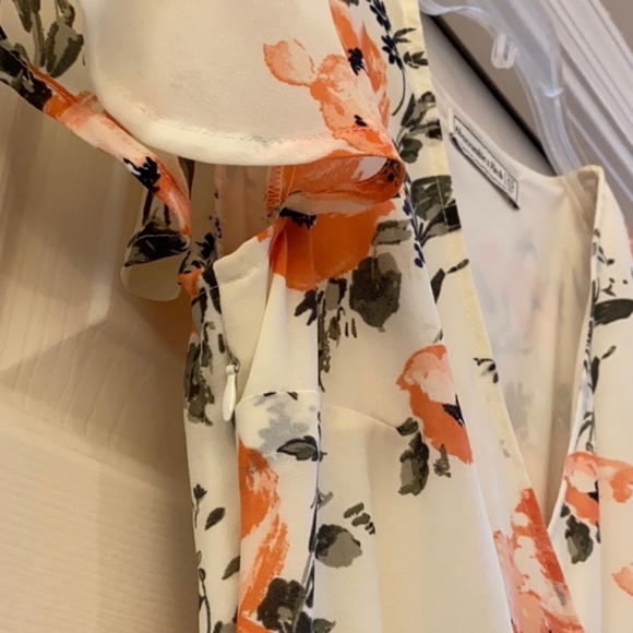 NWOT Abercrombie & Fitch cute flutter sleeves dress - Picture 4 of 7